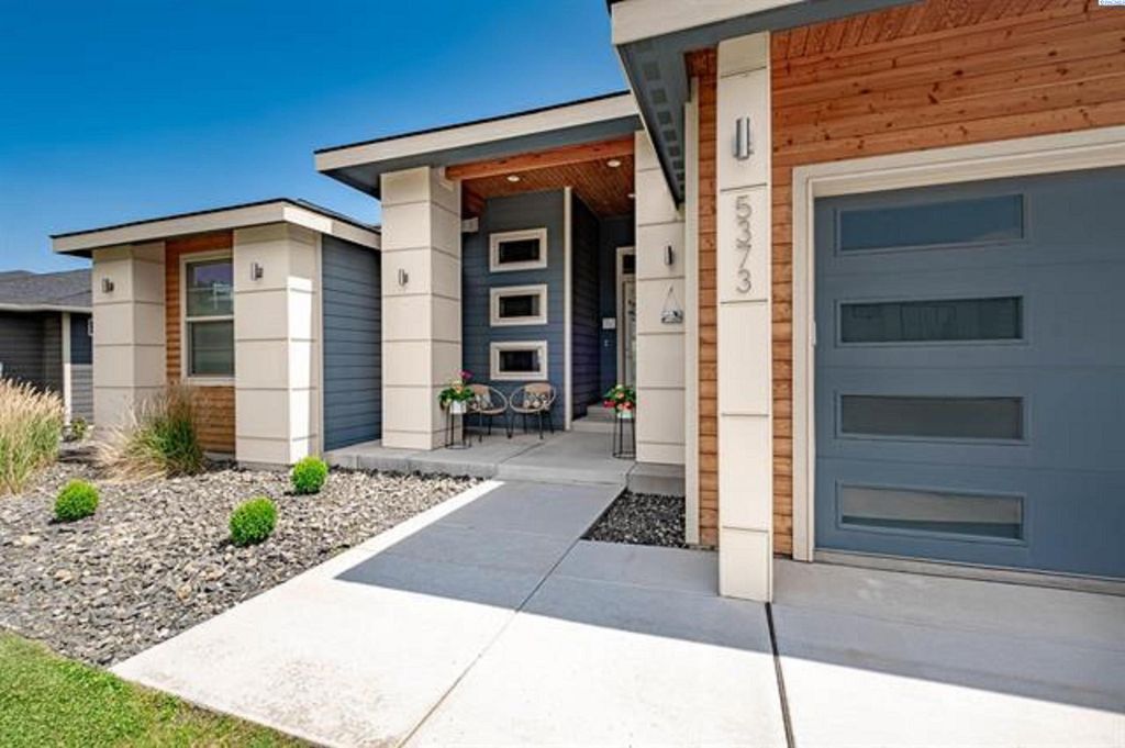 Photo of 5373 S Kent St, Kennewick, WA 99337 (MLS # 292413)