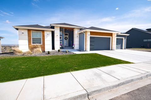 Photo of 5373 S Kent St, Kennewick, WA 99337 (MLS # 292413)