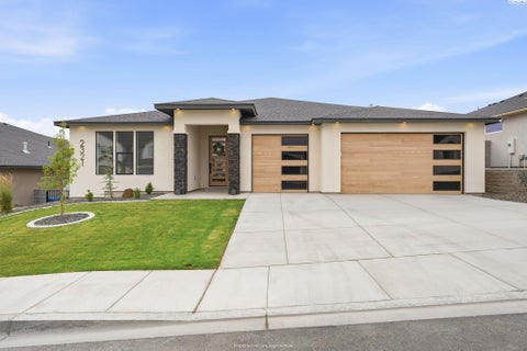 Photo of 2321 Waterhill Ave, Richland, WA 99352 (MLS # 294415)