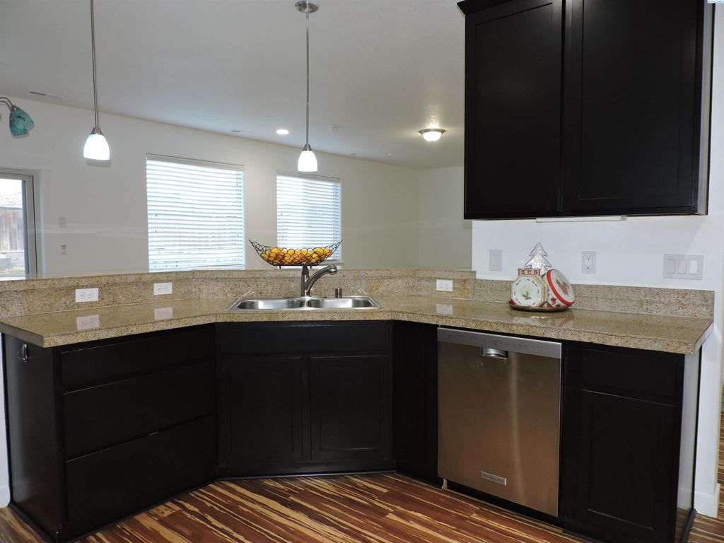 Photo of 370 Wolverine Court, Richland, WA 99352 (MLS # 289467)