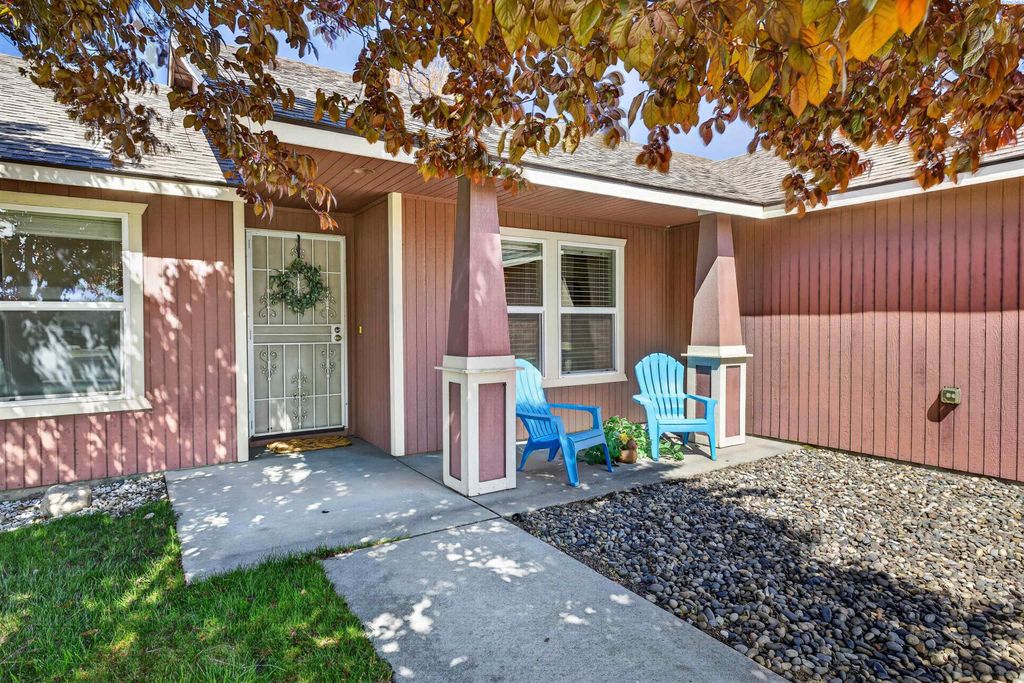 Photo of 5730 Wailea Court, West Richland, WA 99353 (MLS # 292189)