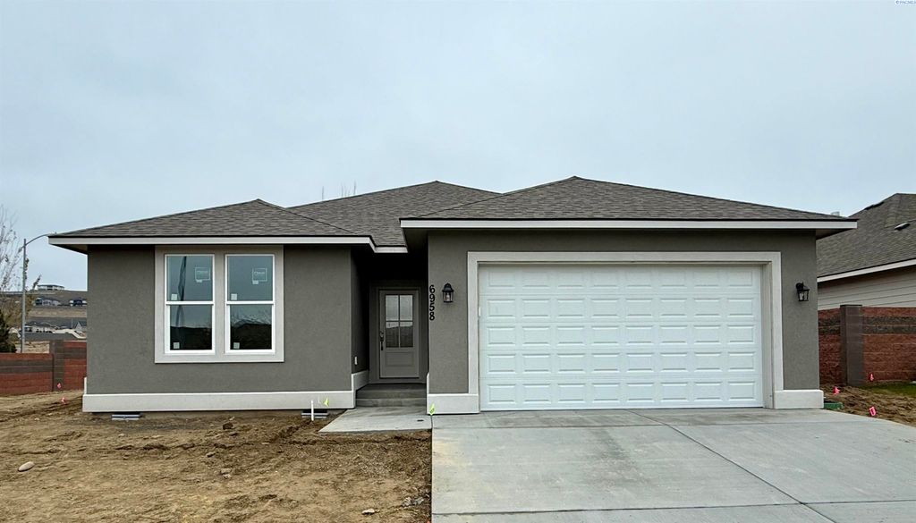 Photo of 6958 W 31st Ave, Kennewick, WA 99338 (MLS # 289229)