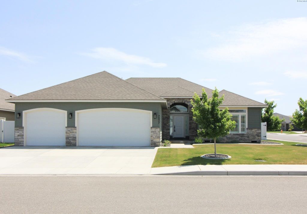Photo of 7077 W 29th Avenue, Kennewick, WA 99338 (MLS # 287503)