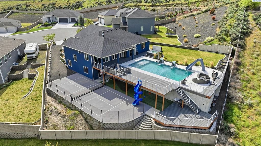 Photo of 1103 Chinook Dr, Richland, WA 99352 (MLS # 292475)