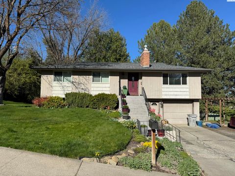 Photo of 1910 NW Turner Dr, Pullman, WA 99163 (MLS # 292243)