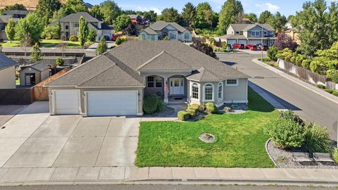 Photo of 152 Erica Dr, Richland, WA 99352 (MLS # 294912)