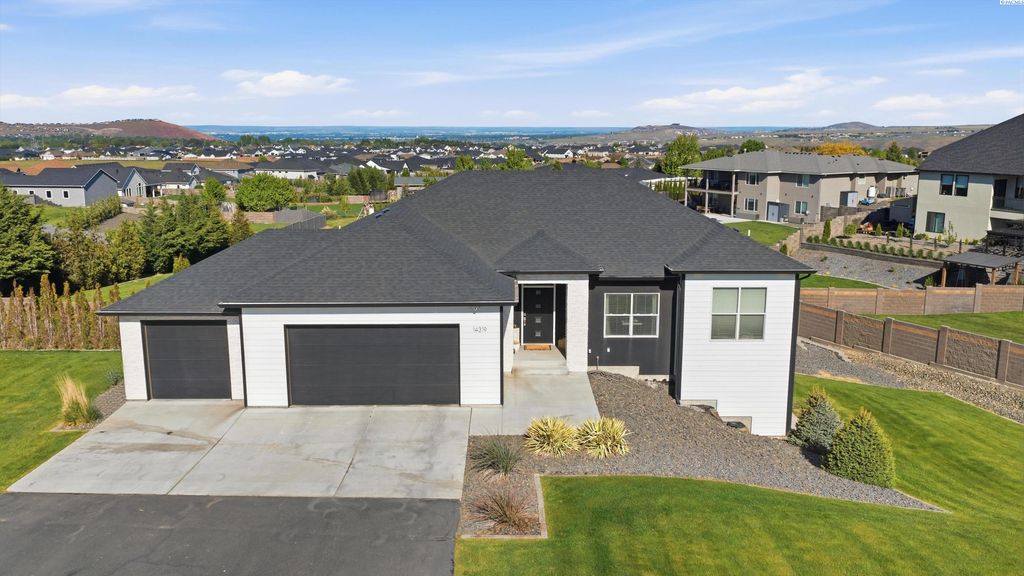 Photo of 14319 Grandview Ln, Kennewick, WA 99338 (MLS # 292620)