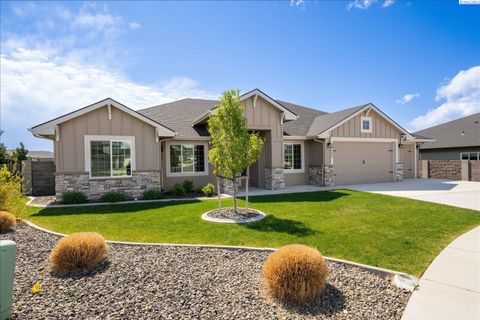 Photo of 2432 Maggio Loop, Richland, WA 99352 (MLS # 292163)