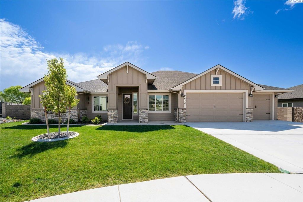 Photo of 2432 Maggio Loop, Richland, WA 99352 (MLS # 292163)