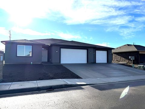 Photo of 8806 Silver Mound Dr #A, Pasco, WA 99353 (MLS # 289681)
