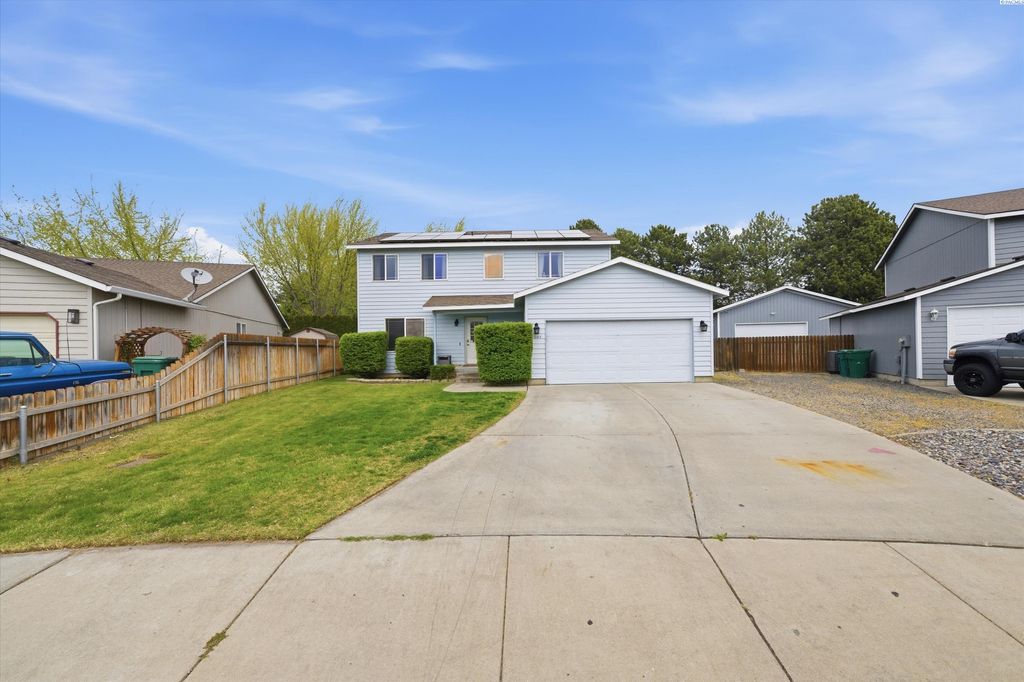 Photo of 2004 W 28th Pl, Kennewick, WA 99336 (MLS # 292173)
