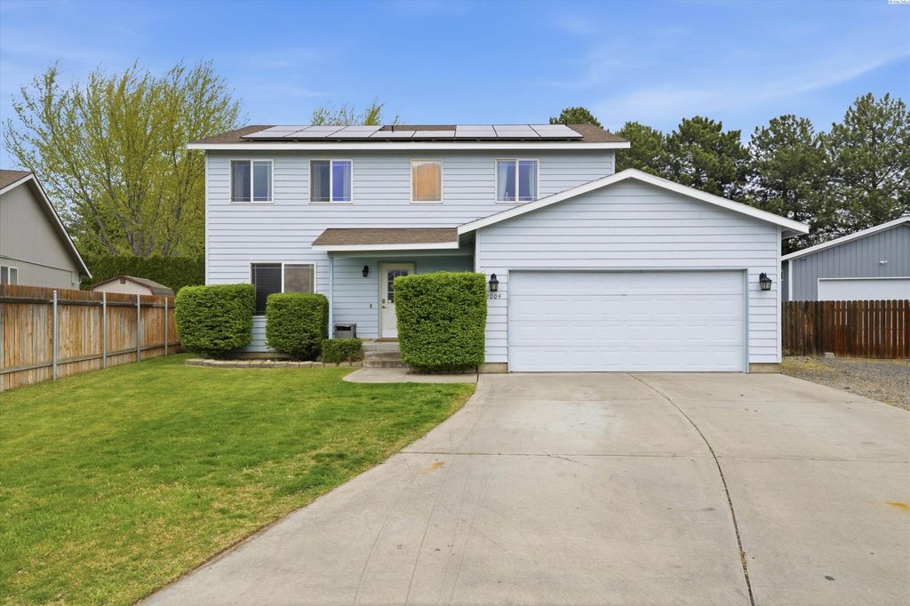 Photo of 2004 W 28th Pl, Kennewick, WA 99336 (MLS # 292173)