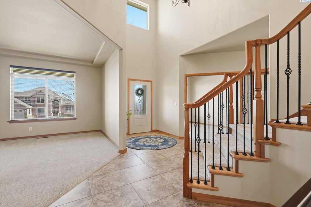 Photo of 325 Sell Ln, Richland, WA 99352 (MLS # 290957)