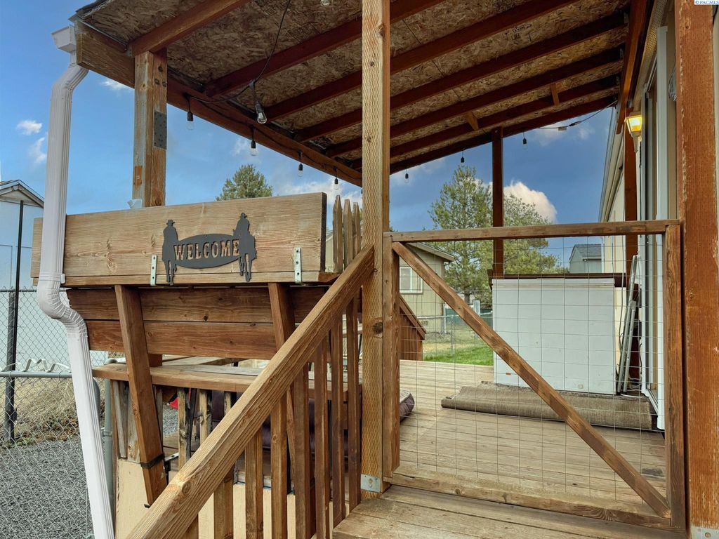 Photo of 255 NW Golden Hills Dr. #38 Dr, Pullman, WA 99163 (MLS # 291389)