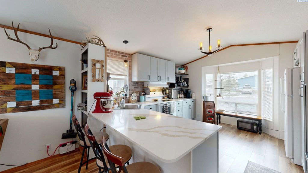 Photo of 255 NW Golden Hills Dr. #38 Dr, Pullman, WA 99163 (MLS # 291389)