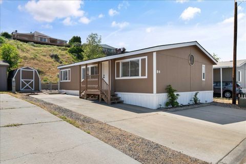 Photo of 84 Ridgecliff Dr, Richland, WA 99352 (MLS # 292477)