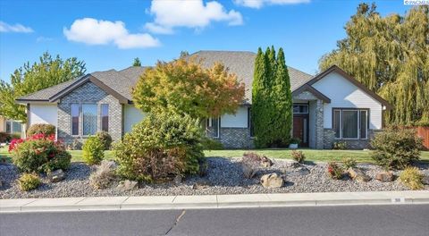 Photo of 3111 W Canyon Lakes Dr, Kennewick, WA 99337 (MLS # 288805)