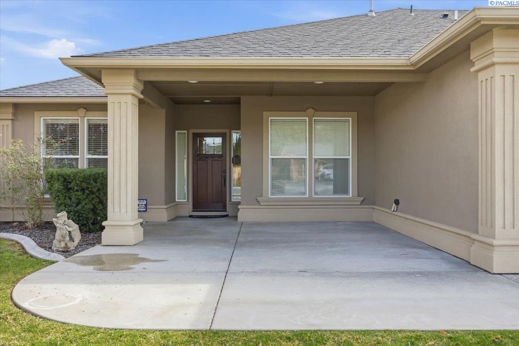 Photo of 4702 Cathedral Drive, Pasco, WA 99301 (MLS # 292077)