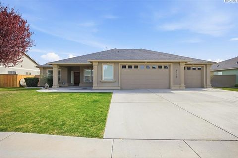 Photo of 4702 Cathedral Drive, Pasco, WA 99301 (MLS # 292077)