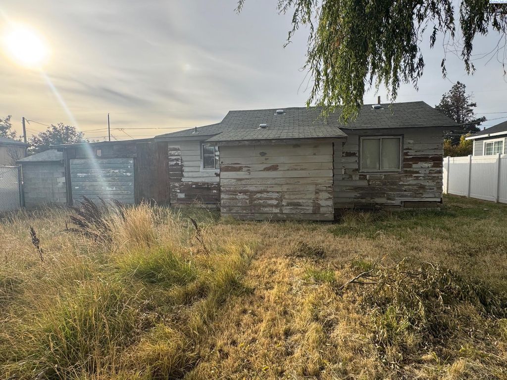Photo of 512 N 4th St, Sunnyside, WA 98944 (MLS # 288837)