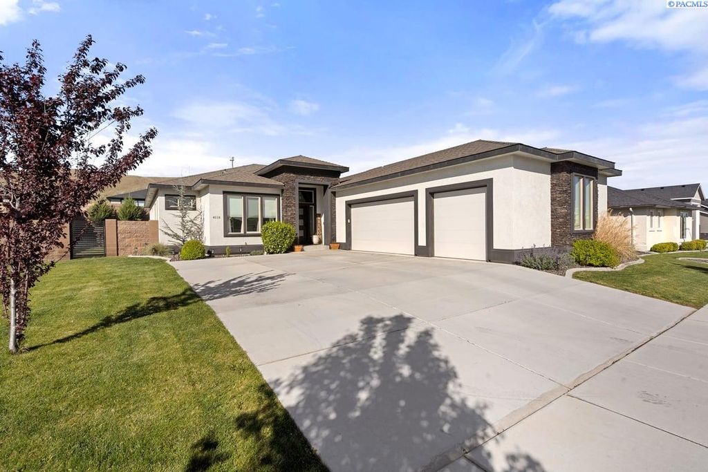 Photo of 4118 Corvina St, Richland, WA 99352 (MLS # 292452)