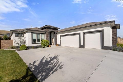 Photo of 4118 Corvina St, Richland, WA 99352 (MLS # 292452)
