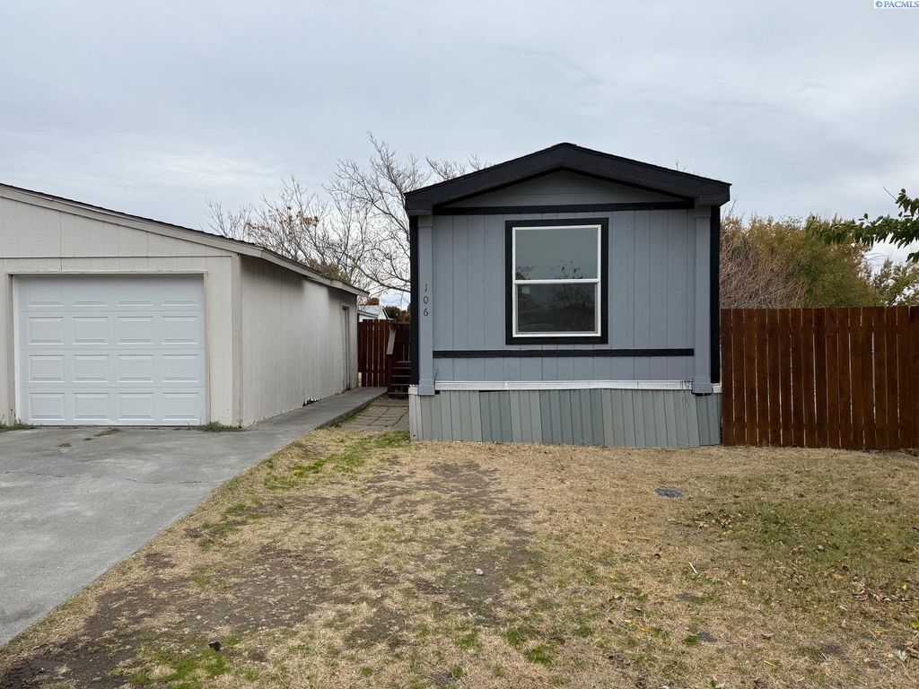 Photo of 2105 N Steptoe St #106, Kennewick, WA 99336 (MLS # 288509)