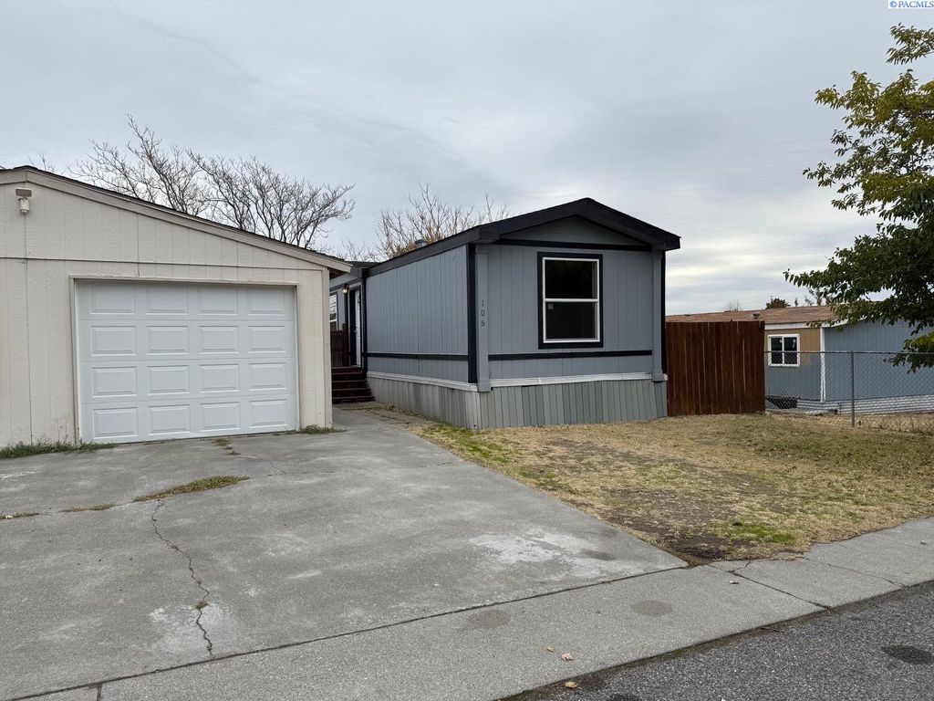 Photo of 2105 N Steptoe St #106, Kennewick, WA 99336 (MLS # 288509)