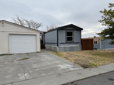 Photo of 2105 N Steptoe St #106, Kennewick, WA 99336 (MLS # 288509) Photo of 2105 N Steptoe St #106, Kennewick, WA 99336 (MLS # 288509)