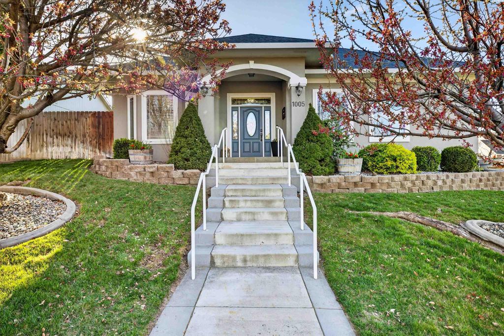 Photo of 1005 Moonstone Ct, Richland, WA 99352 (MLS # 291715)