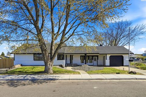 Photo of 715 S Juniper St, Kennewick, WA 99336 (MLS # 291701)