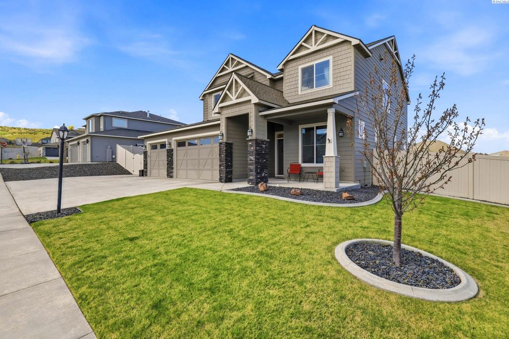Photo of 664 Punkie Lane, Richland, WA 99352 (MLS # 291595)