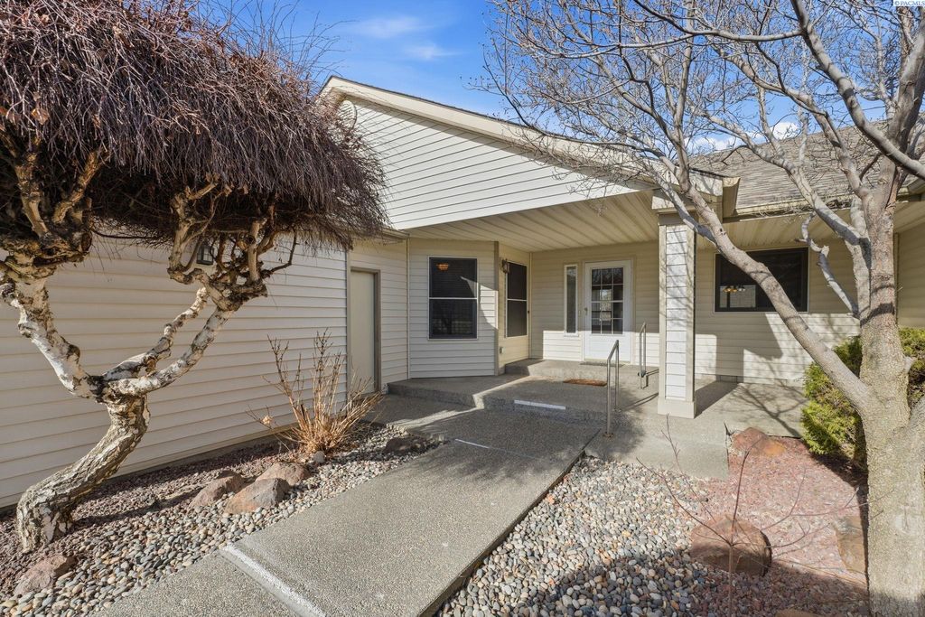 Photo of 3317 Huntington Street, Kennewick, WA 99337 (MLS # 291058)