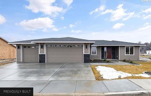 Photo of 2720 S Beech Street, Kennewick, WA 99337 (MLS # 288507) Photo of 2720 S Beech Street, Kennewick, WA 99337 (MLS # 288507)