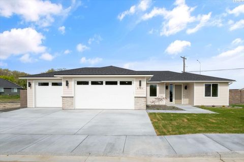 Photo of 2720 S Beech Street, Kennewick, WA 99337 (MLS # 288507)