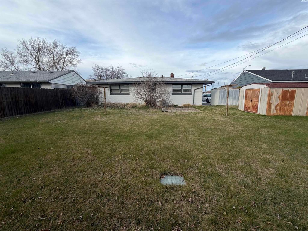 Photo of 317 W 10th Ave, Kennewick, WA 99336 (MLS # 291098)