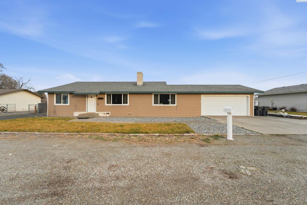 Photo of 1305 Road 68, Pasco, WA 99301 (MLS # 290403)
