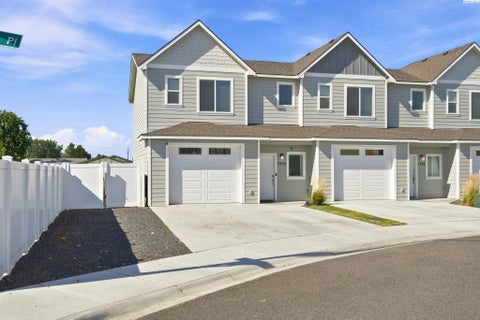 Photo of 3990 W 5th Pl, Kennewick, WA 99336 (MLS # 295163)