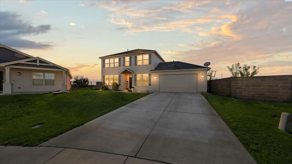 Photo of 5201 Honolulu Dr, Pasco, WA 99301 (MLS # 288071)