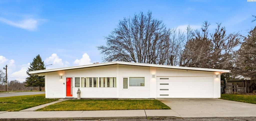 Photo of 115 N Yelm St, Kennewick, WA 99335 (MLS # 290003)