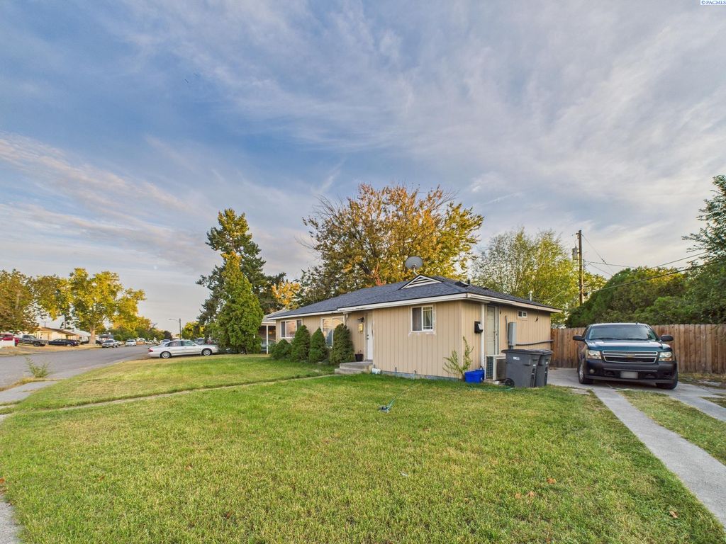 Photo of 626 Everett Street, Kennewick, WA 99336 (MLS # 287967)