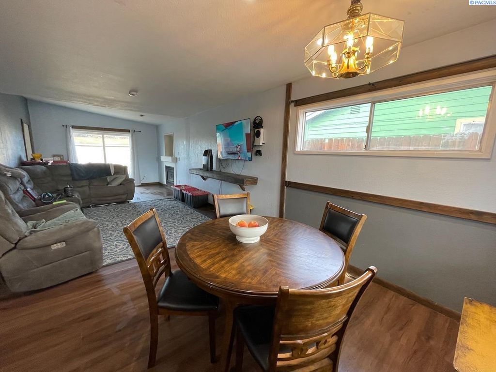 Photo of 2402 Dover Street, Richland, WA 99352 (MLS # 290820)