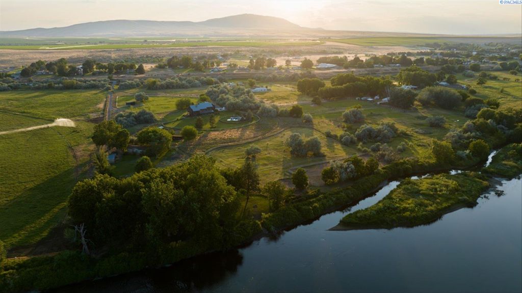 Photo of 90705 Yakima River Drive, West Richland, WA 99352 (MLS # 292123)