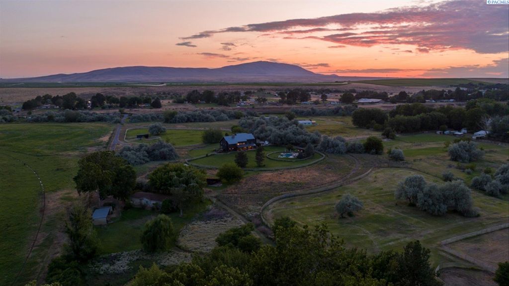 Photo of 90705 Yakima River Drive, West Richland, WA 99352 (MLS # 292123)