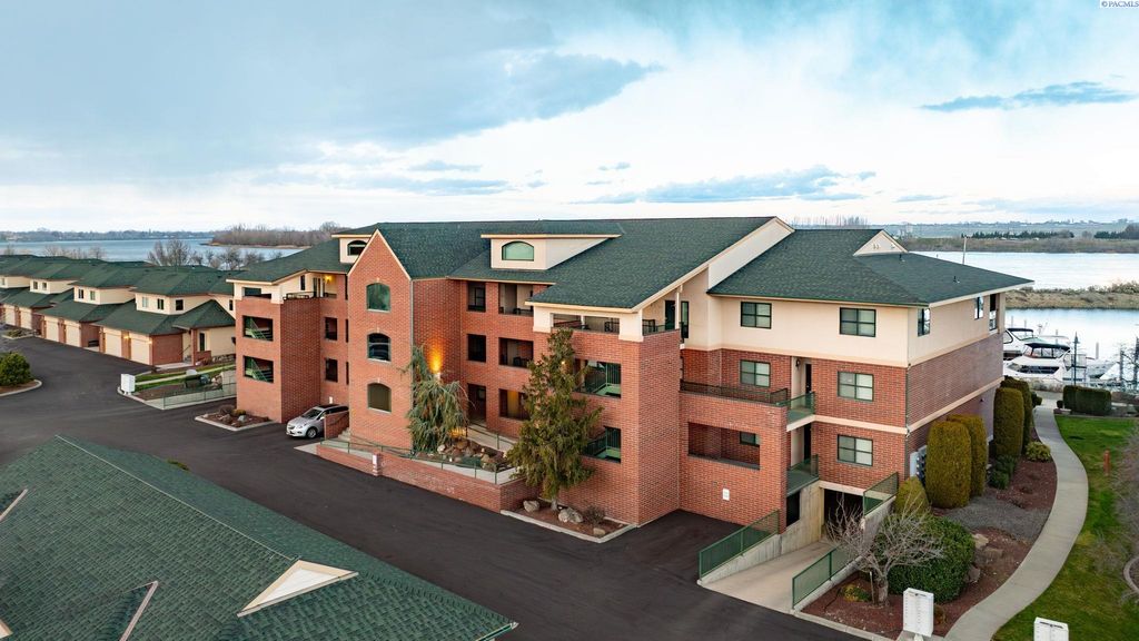 Photo of 300 Columbia Point Dr Unit D Dr, Richland, WA 99352 (MLS # 290619)