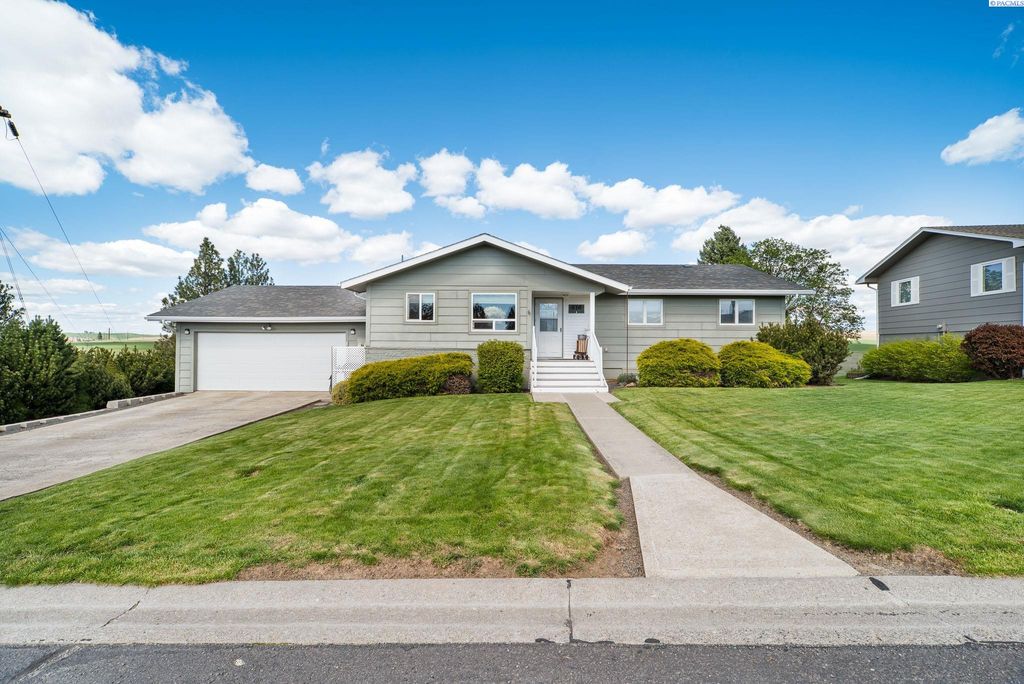 Photo of 616 E Valleyview Ave, Colfax, WA 99111 (MLS # 292444)