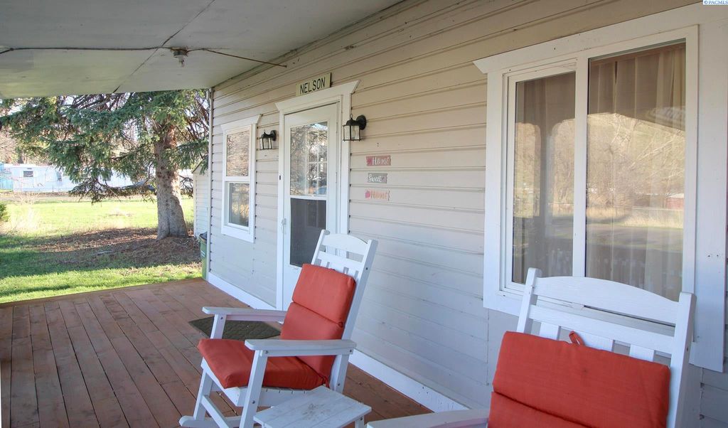 Photo of 502 Tucannon Street, Other, WA 99359 (MLS # 289490)