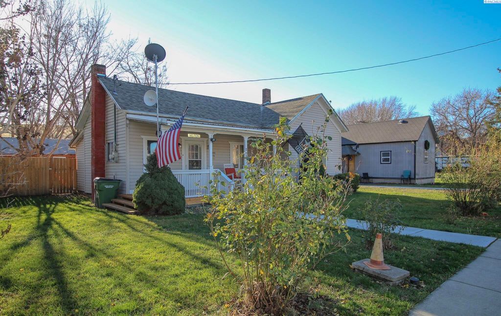 Photo of 502 Tucannon Street, Other, WA 99359 (MLS # 289490)