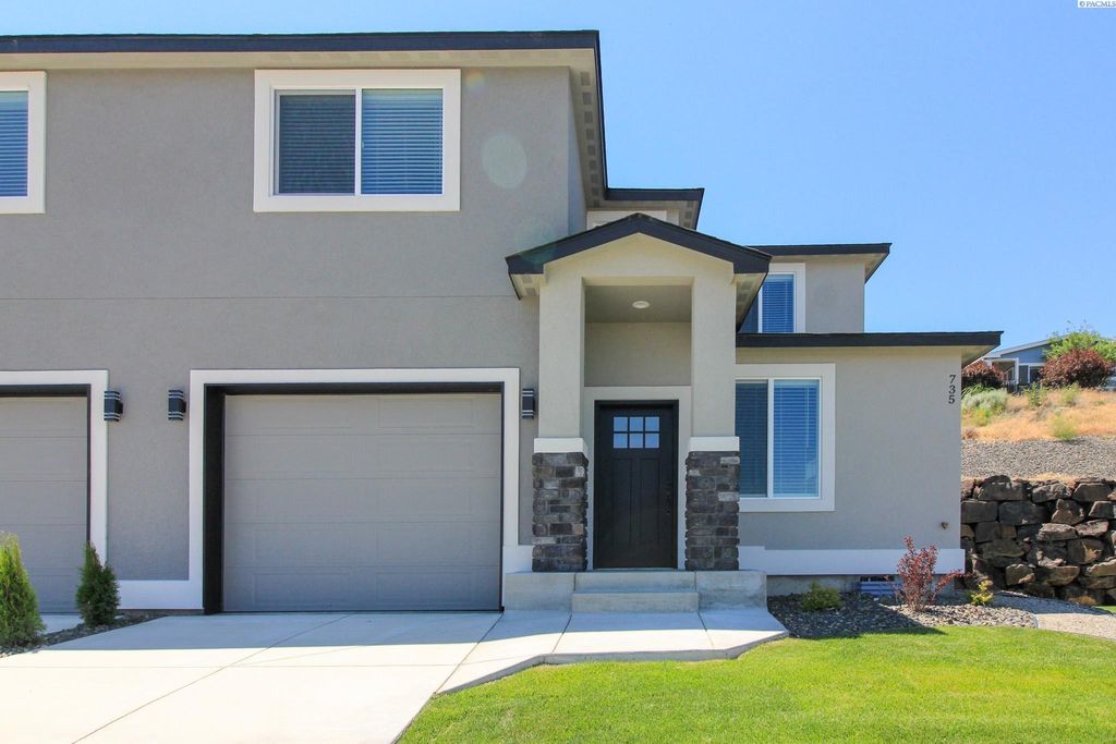 Photo of 735 Rio Vista Loop, Richland, WA 99352 (MLS # 287541)
