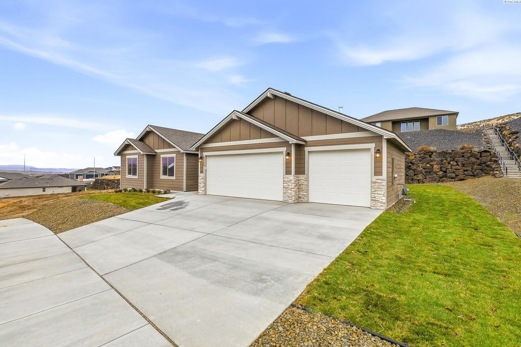 Photo of 6556 W 29th Ct, Kennewick, WA 99338 (MLS # 289306)